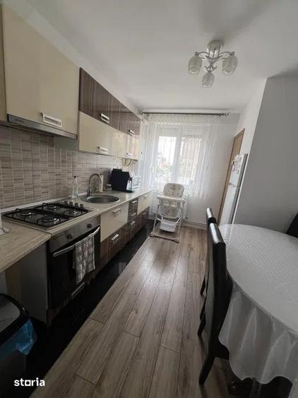 Apartament cu 3 camere decomandat în Traian