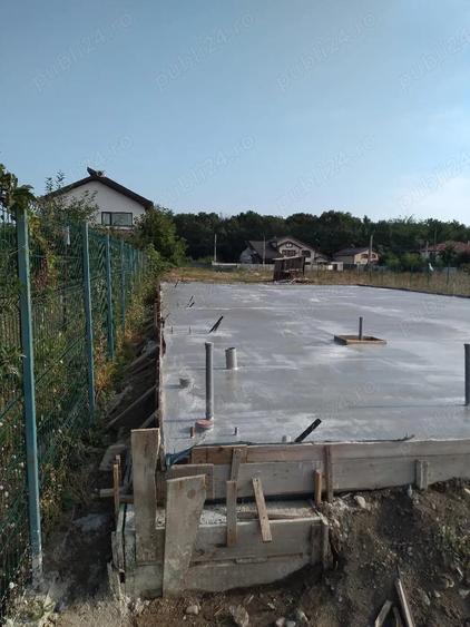 Teren de 6500 mp, în Petrești