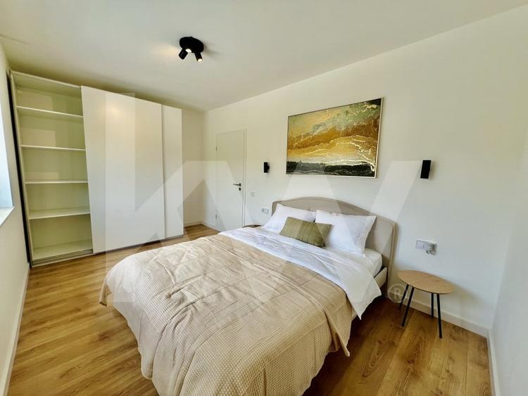 Apartament cu 4 camere decomandat în Cristian