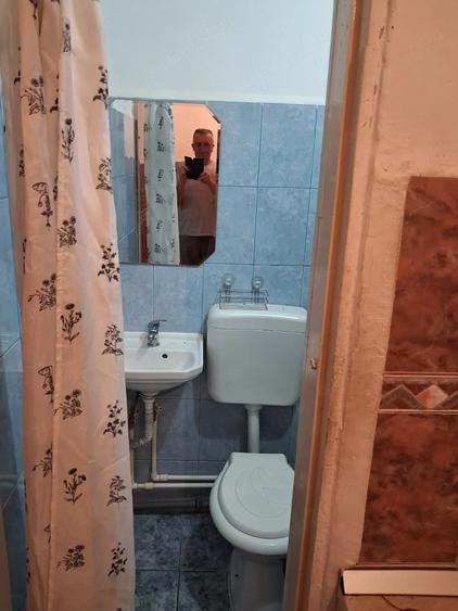 Pf.Inchiriez garsoniera in Oradea , (Rogerius) str.Uzinelor,nr.4 - 2