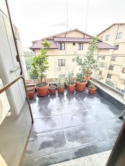 Apartament cu 2 camere decomandat în Sisești