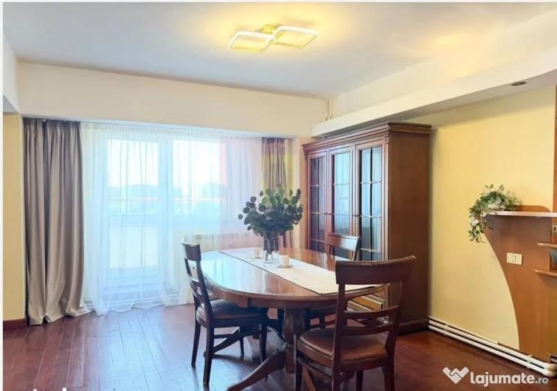 Apartament cu 4 camere decomandat în Unirii