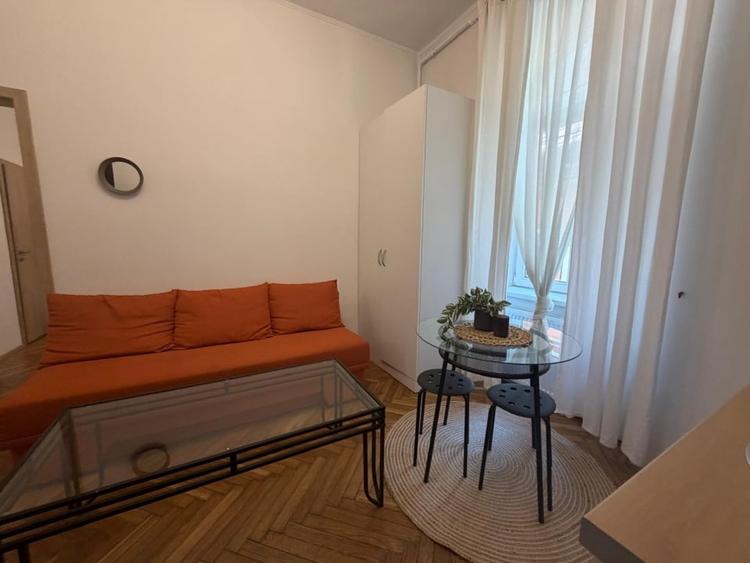 Apartament cu 2 camere semidecomandat, mobilat în Calea Victoriei