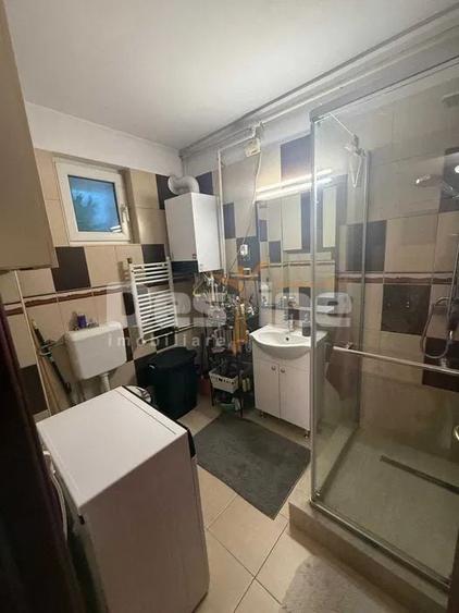 Apartament cu 4 camere decomandat, mobilat în Uverturii