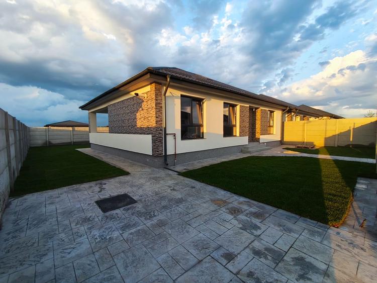 Casă individuală cu 4 camere cu Teren 380 Mp în Bâcu