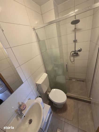 Apartament cu 4 camere semidecomandat în Central