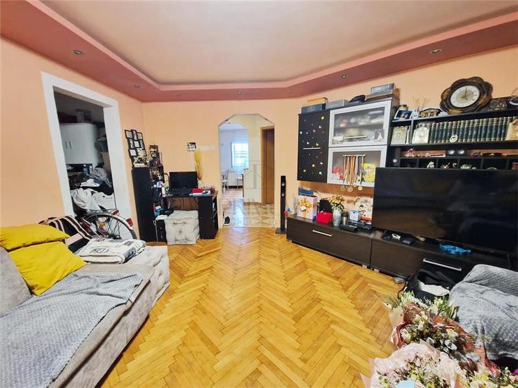 Apartament cu 3 camere semidecomandat, mobilat în Soarelui — fotografia 2