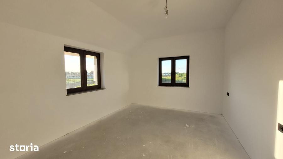 Casă cu 4 camere cu Teren 1000 Mp în Odoreu
