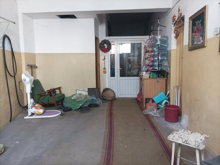 Casă individuală cu 4 camere cu Canalizare în Central