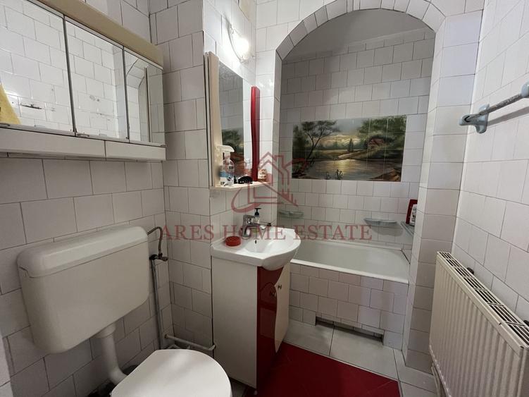 Apartament cu 3 camere decomandat în Dâmbovița