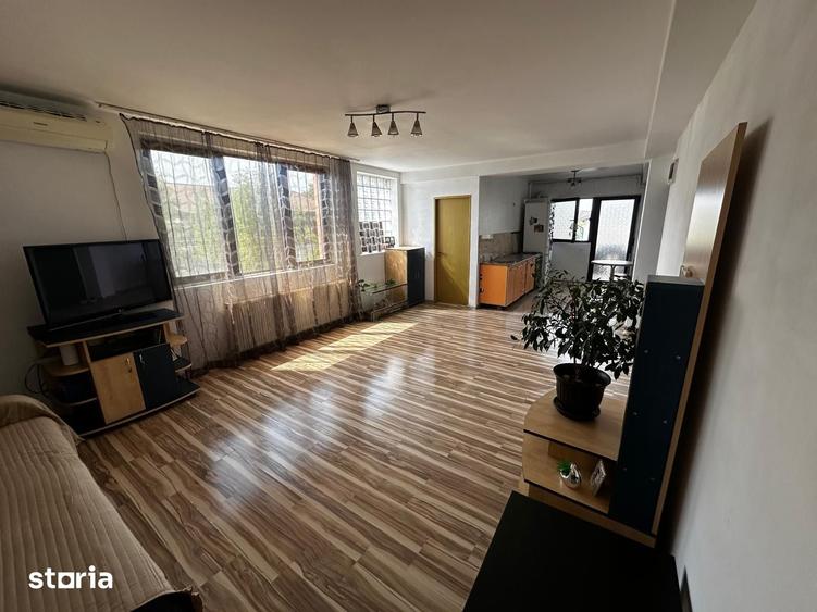 Casă cu 7 camere cu Teren 417 Mp în Ciorogârla