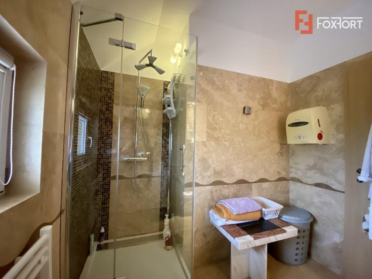 Casă individuală cu 6 camere cu Canalizare în Sânandrei