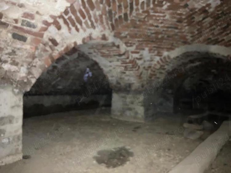 Casă cu 4 camere în Bănia