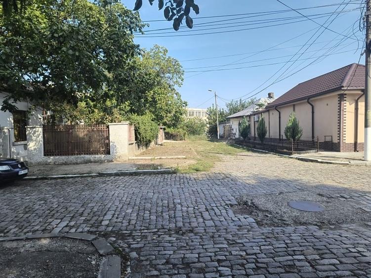 Casă individuală cu 3 camere cu Canalizare în Central