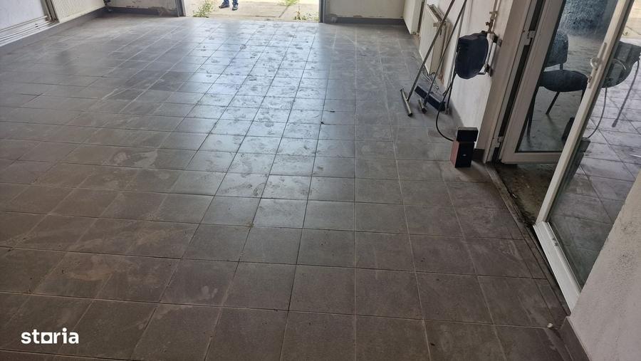Spațiu comercial, de 200 mp, în Central