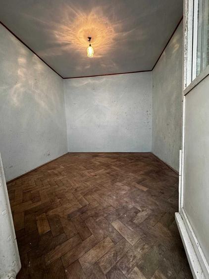 Apartament cu 3 camere semidecomandat în George Enescu