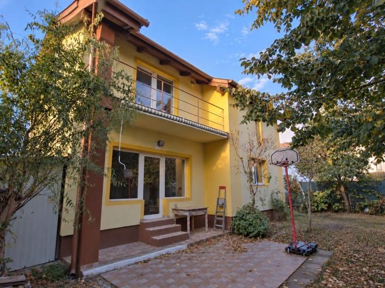 Casă individuală cu 4 camere cu Canalizare în Giroc