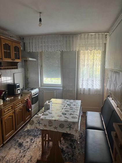 Apartament cu 3 camere decomandat în Pandurilor