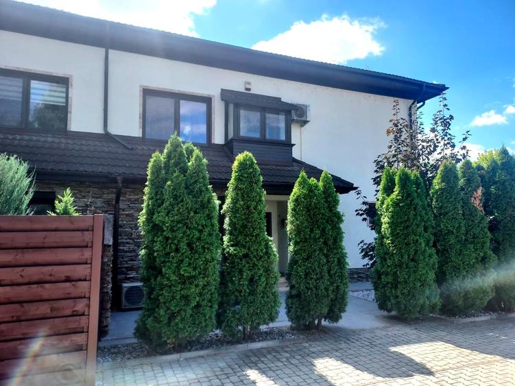 Casă individuală cu 7 camere cu Canalizare în Snagov