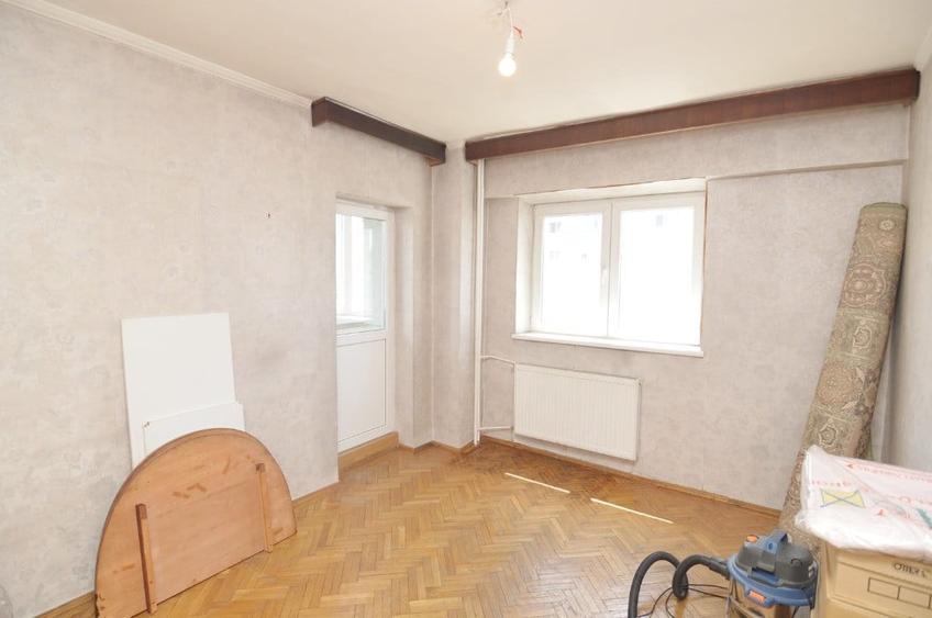 Apartament cu 4 camere decomandat în Titulescu