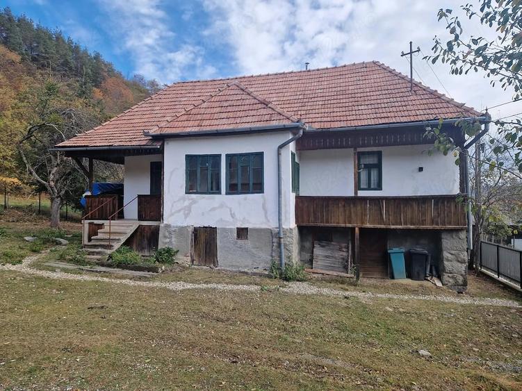Casă cu 2 camere cu Teren 2054 Mp în Atia
