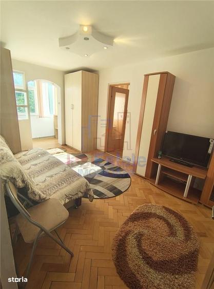 Apartament cu 3 camere semidecomandat în Alexandru cel Bun