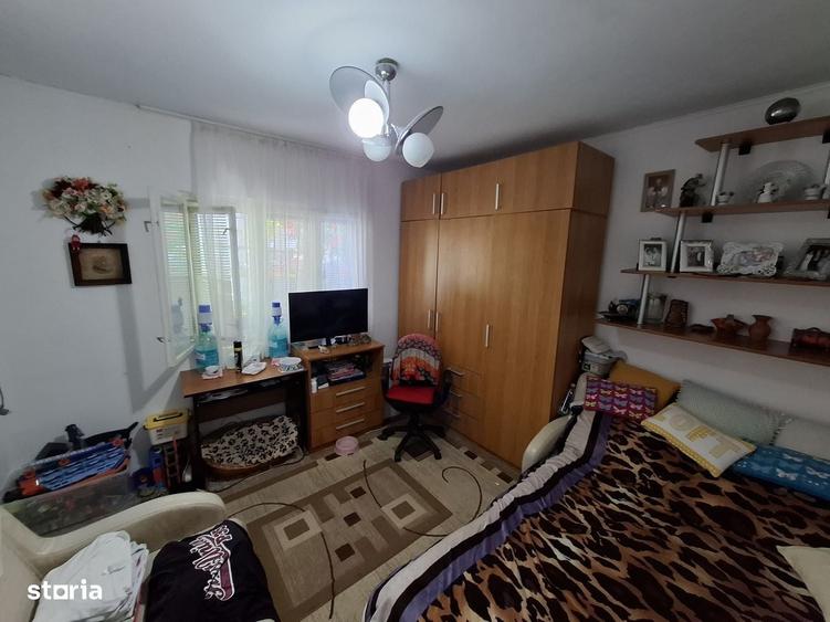 Casă cu 4 camere în Faleza Nord