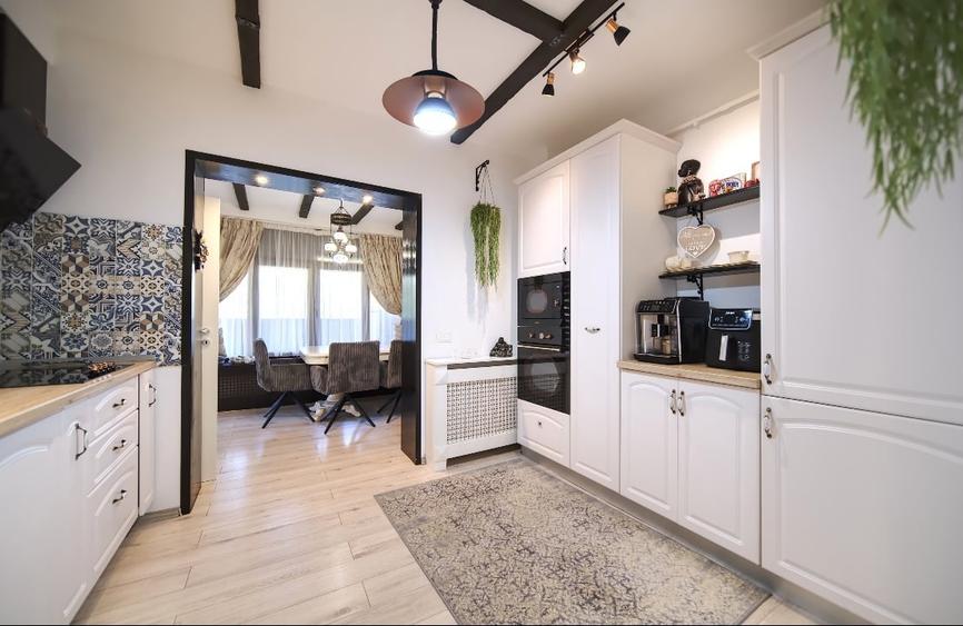 Proprietar vând apartament deosebit cu 170m2 curte privata, terasa,3 cam ,2 bai - 4