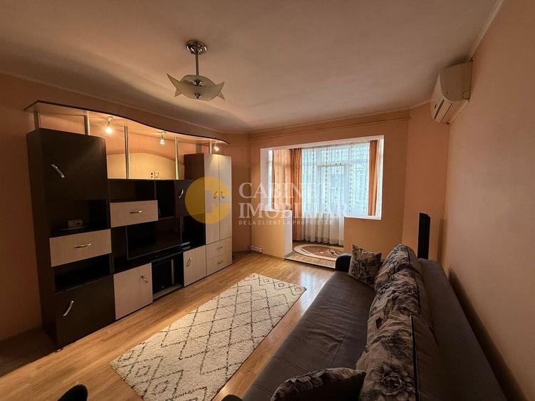 Apartament cu 3 camere semidecomandat, mobilat în Alexandru cel Bun