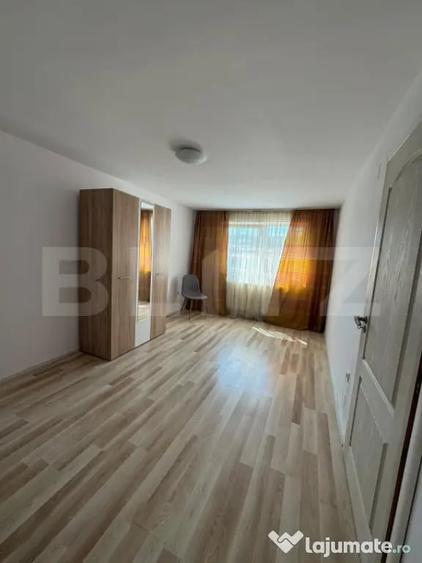Apartament cu 3 camere semidecomandat în Florești