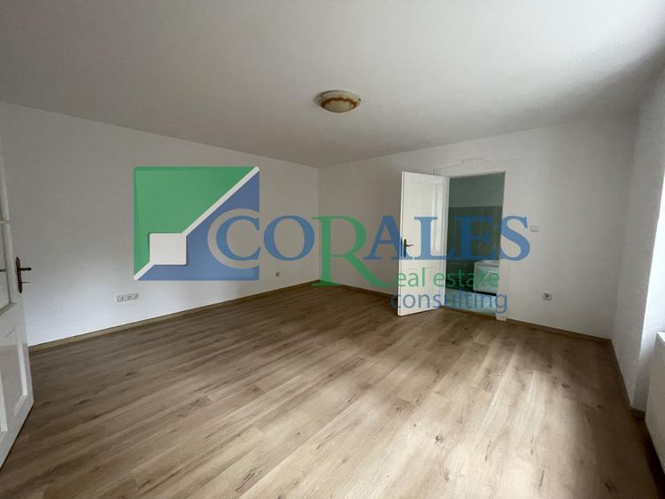 Apartament cu 5 camere semidecomandat în Elisabetin