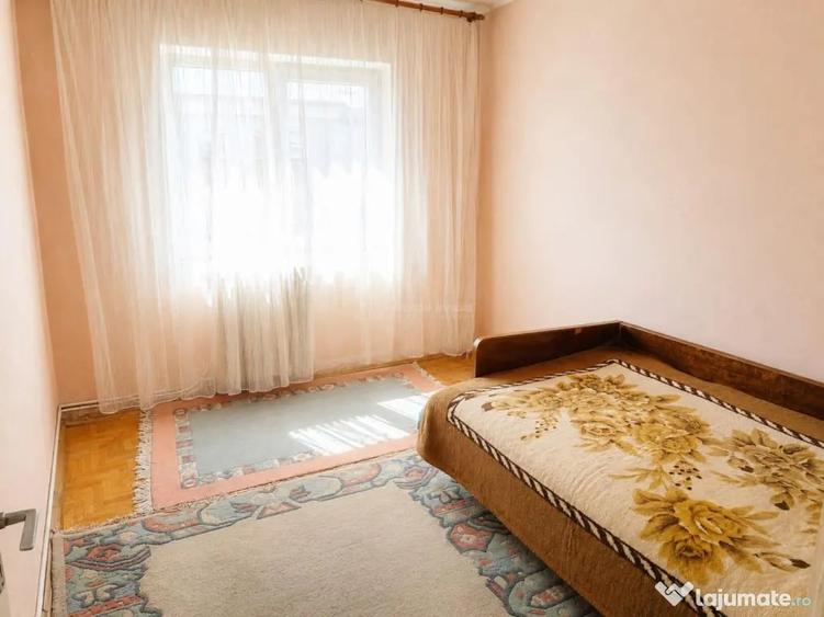 Apartament cu 3 camere decomandat în Central