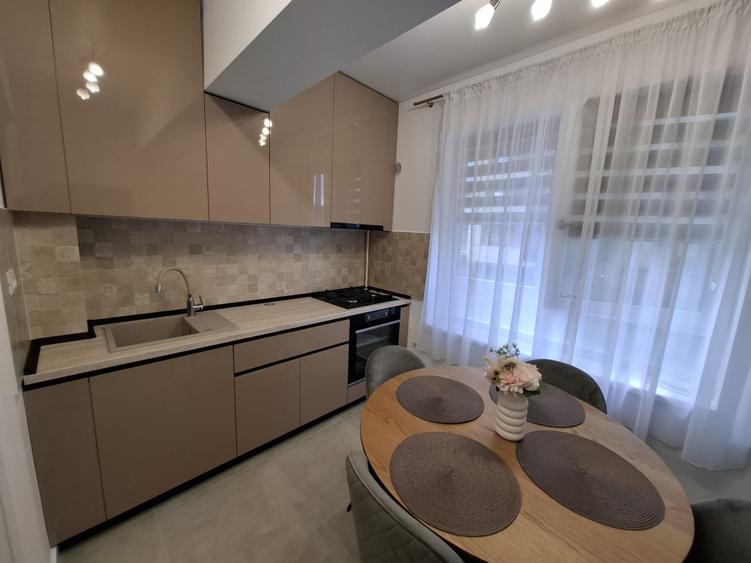 Apartament cu 2 camere decomandat în Apărătorii Patriei