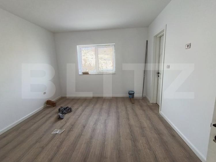 Apartament cu 4 camere semidecomandat în Exterior Sud