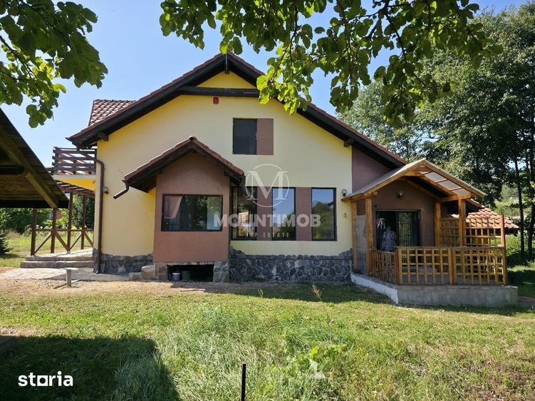 Casă cu 5 camere cu Teren 1960 Mp în Vulcan