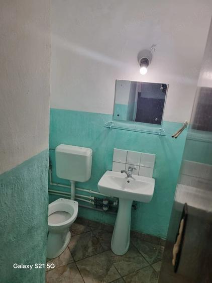 Apartament cu 3 camere semidecomandat în Liviu Rebreanu