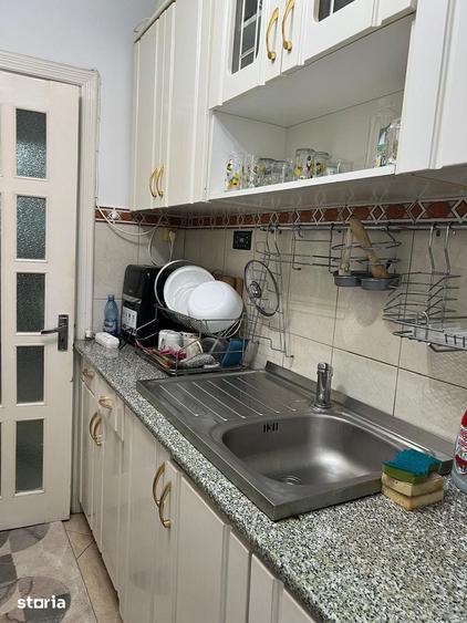 Apartament cu 3 camere decomandat în Cornișa