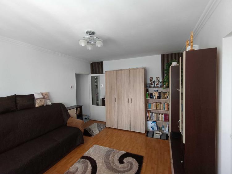 Apartament cu 2 camere în Micro 6