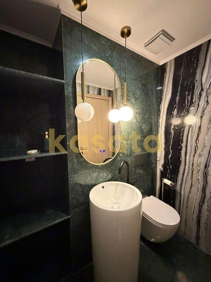 Apartament cu 5 camere semidecomandat, mobilat în Nord