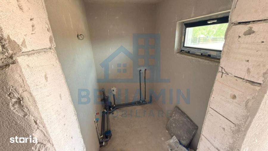 Casă cu 4 camere cu Teren 200 Mp în Malu Mare