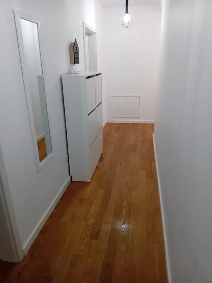 Apartament cu 3 camere semidecomandat în Gruia
