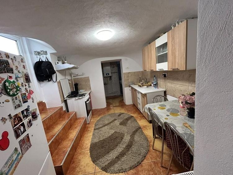 Apartament cu 2 camere semidecomandat în Intim