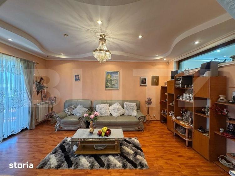 Casă cu 9 camere cu Teren 303 Mp în Central