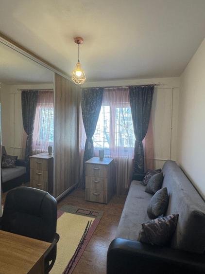 Apartament cu 3 camere decomandat în Paltiniș