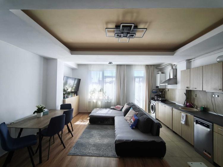 Apartament cu 3 camere decomandat în Fratelia