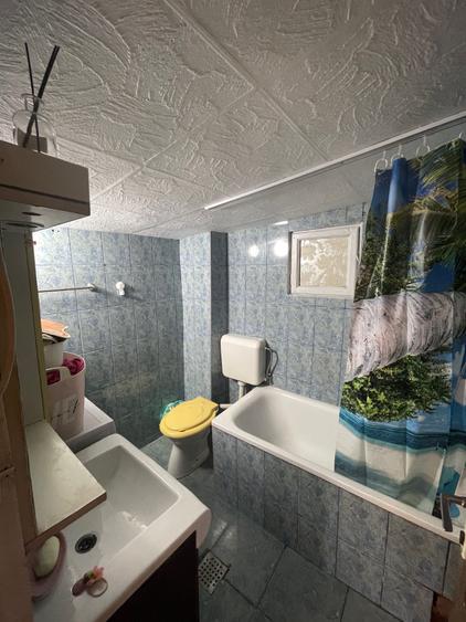 Casă cu 4 camere nedecomandat în Central