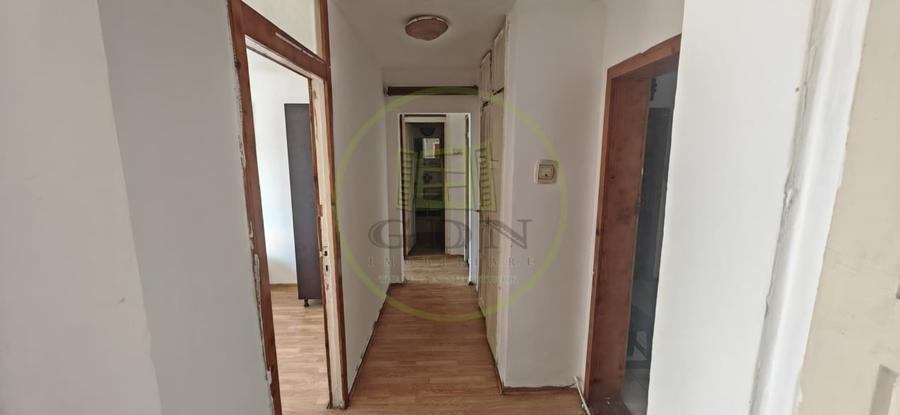 Apartament cu 4 camere decomandat în 1 Mai