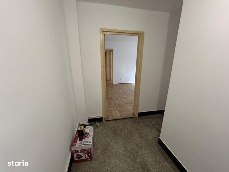 Apartament cu 3 camere în Romanilor