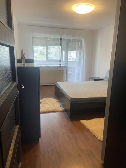 Apartament cu 3 camere semidecomandat în Titulescu