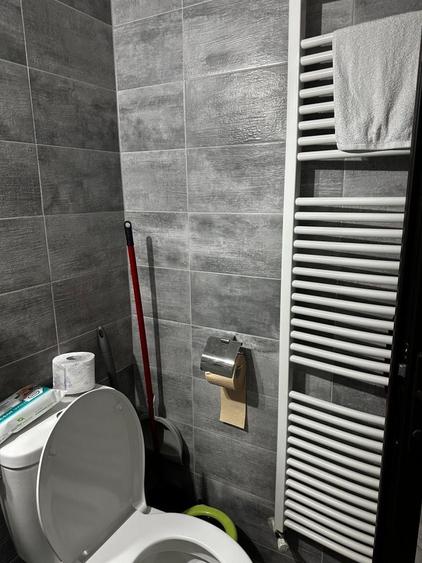 Apartament cu 3 camere semidecomandat în Debarcader